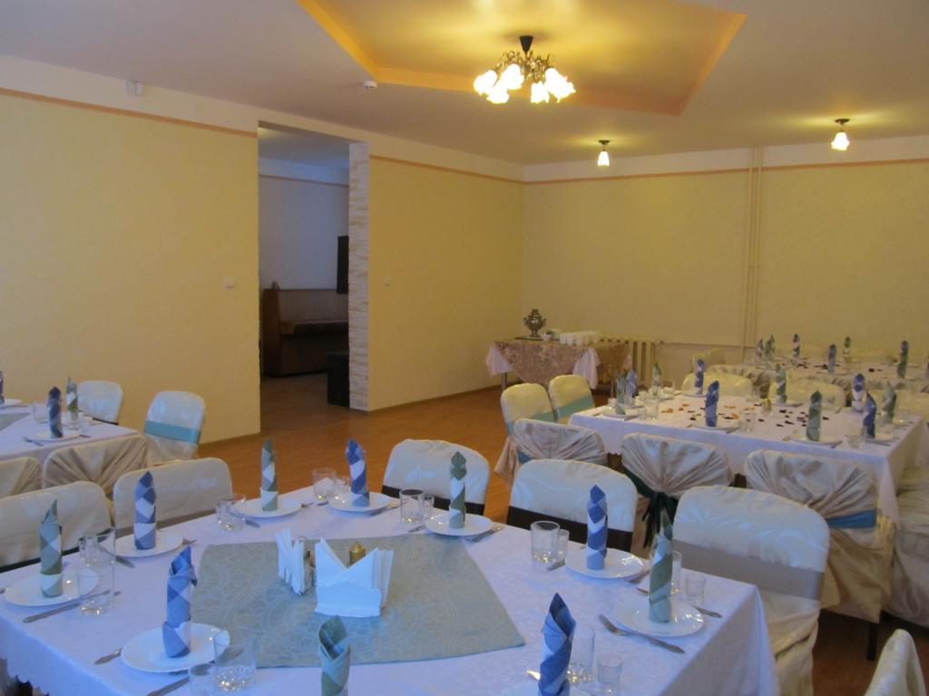 Viesu Maja Ezerkalns Hotel Krāslava Buitenkant foto