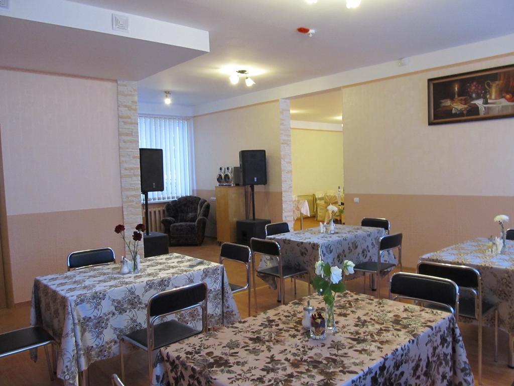 Viesu Maja Ezerkalns Hotel Krāslava Buitenkant foto