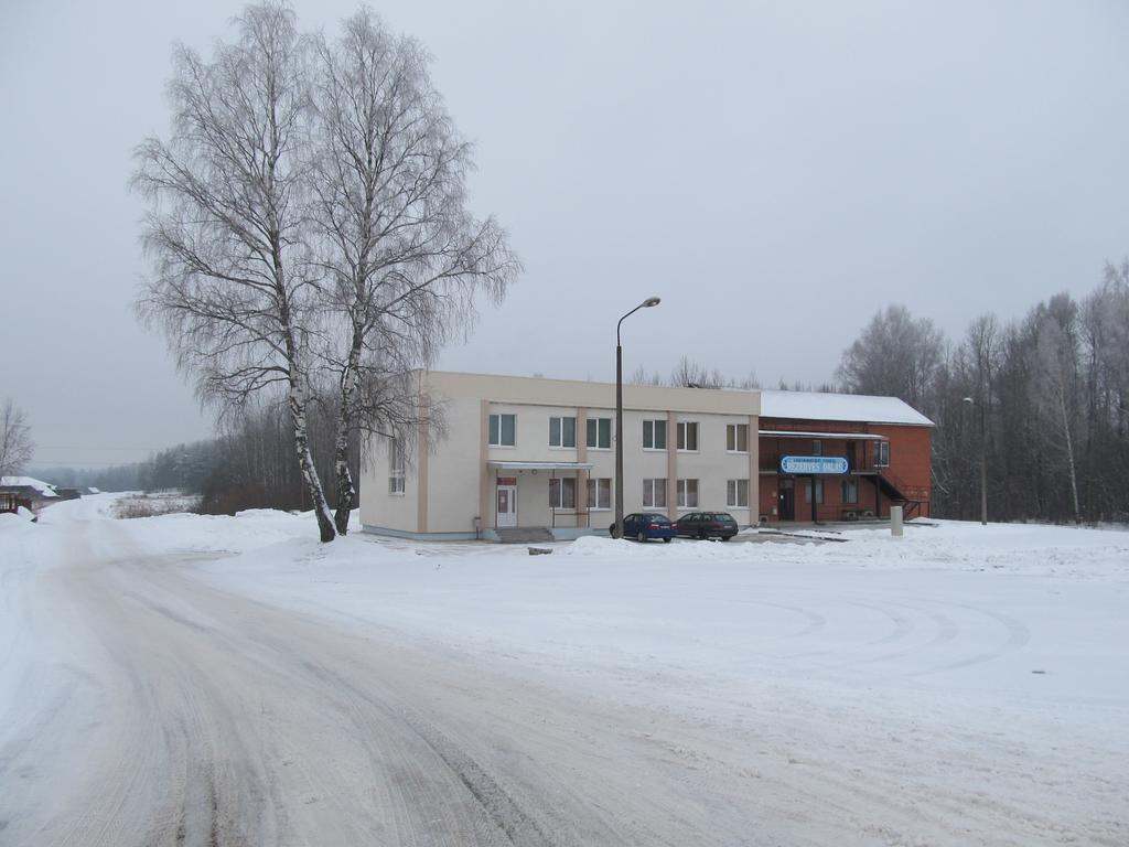 Viesu Maja Ezerkalns Hotel Krāslava Buitenkant foto
